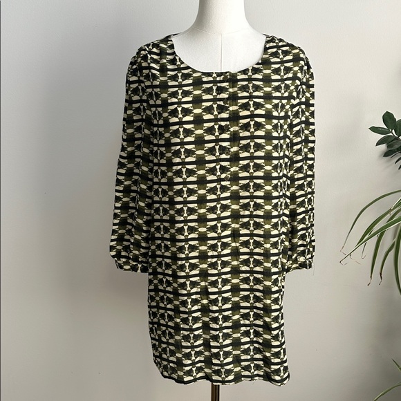 Anthropologie Tops - Anthropologie FEI Women’s Lightweight Silk Abstract‎ Geometric Print Blouse 8